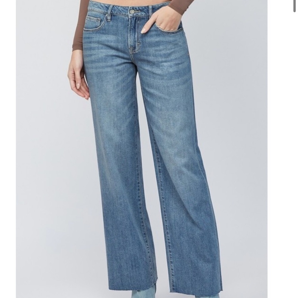High-Waist Wide Leg Jeans in Medium Blue